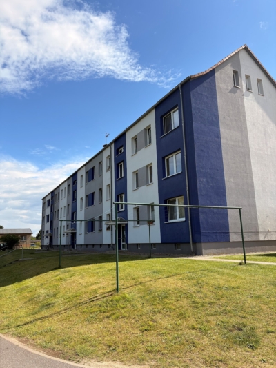 Schöne 3-Raumwohnung mit guter Verkehrsanbindung - Hausansicht (32869)