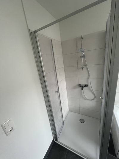 2 Raumwohnung mit Keller und Stellplatz, ERSTBEZUG nach Komplettsanierung - image00003 (32896)