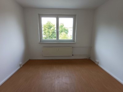 3 Zimmer im Obergeschoss in schöner grüner Wohnlage - Schlafzimmer (32912)