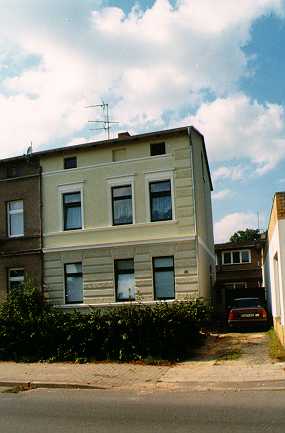 Sanierte 2-Raumwohnung im 1. OG in Zentrumsnähe mit Wohnhof und Keller - Lübzer Straße 14 (32982)
