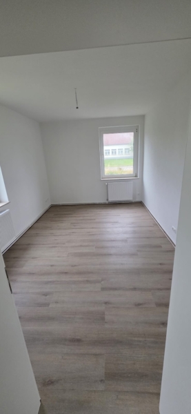 4 Raumwohnung mit Keller und Stellplatz, ERSTBEZUG nach Komplettsanierung - IMG-20260707-WA0011 (32860)