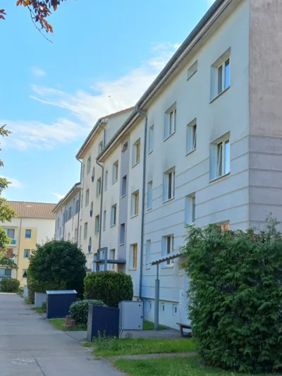 Ruhige Lage für Senioren: 3-Raum-Wohnung im 1. OG zu vermieten - 20260729_110020 (48692)